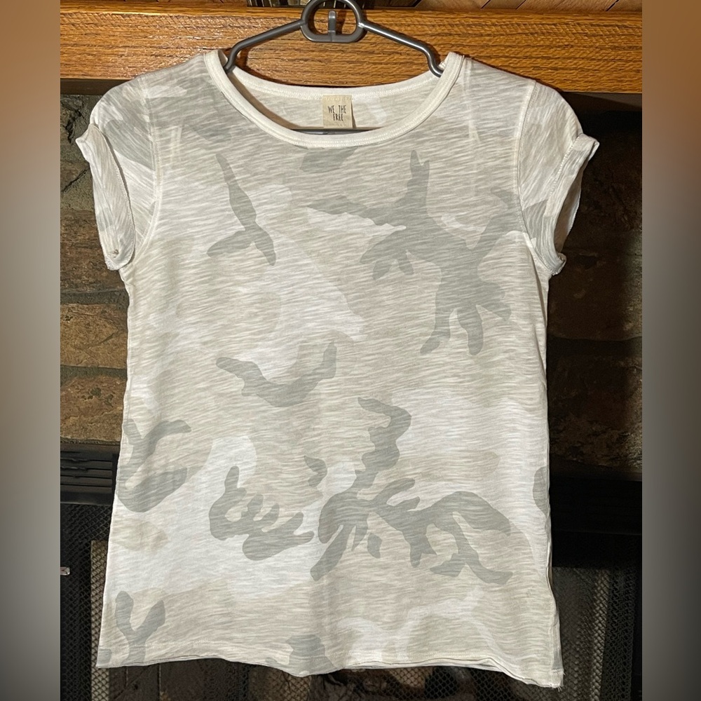 We the Free Women’s Camo Scoop neck tee size XS